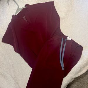 FIGS BURGUNDY SCRUB SET